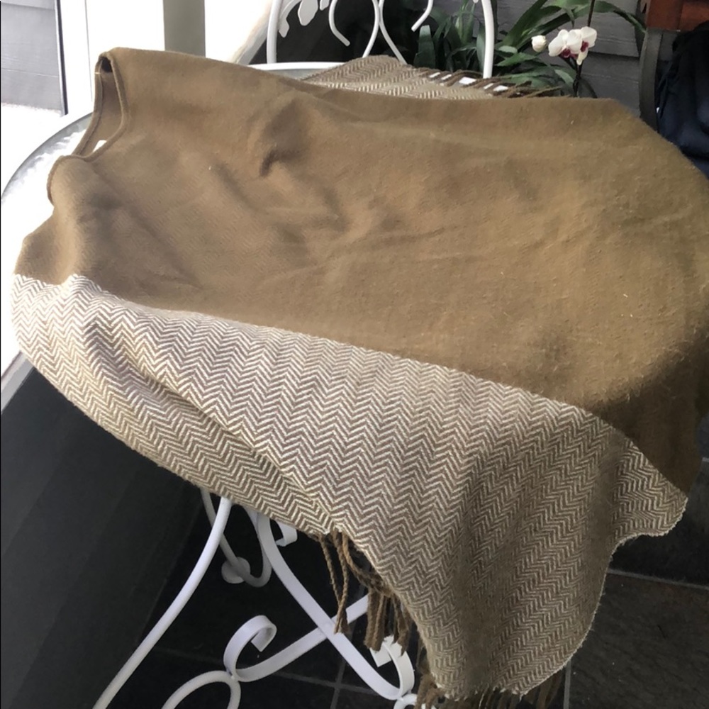 Poncho - Picture 2 of 3